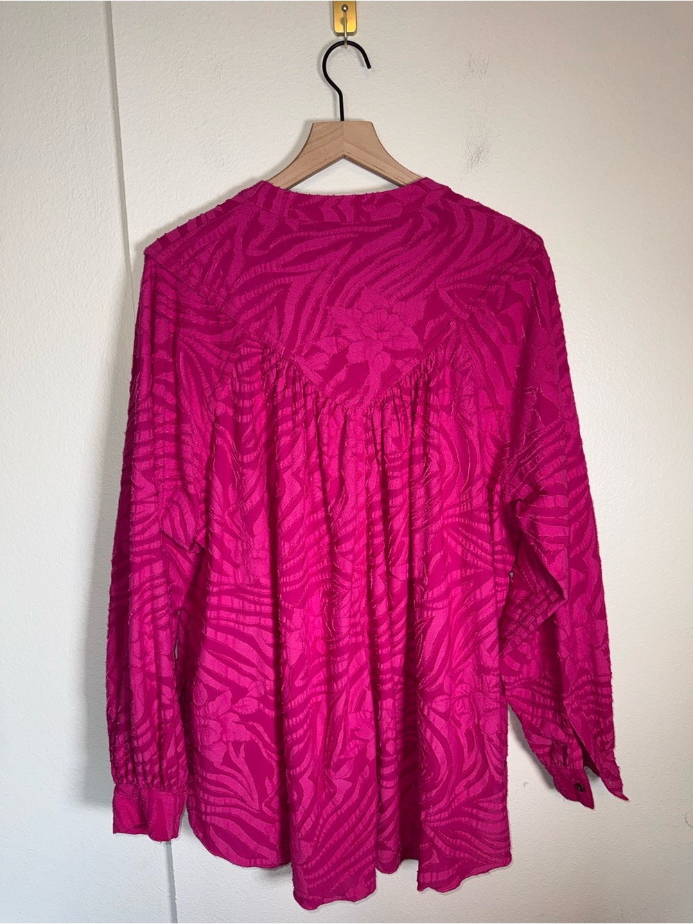 FREE PEOPLE Oversized Beachy Boho Barbiecore Bright Pink textured blouse S - Picture 5 of 5